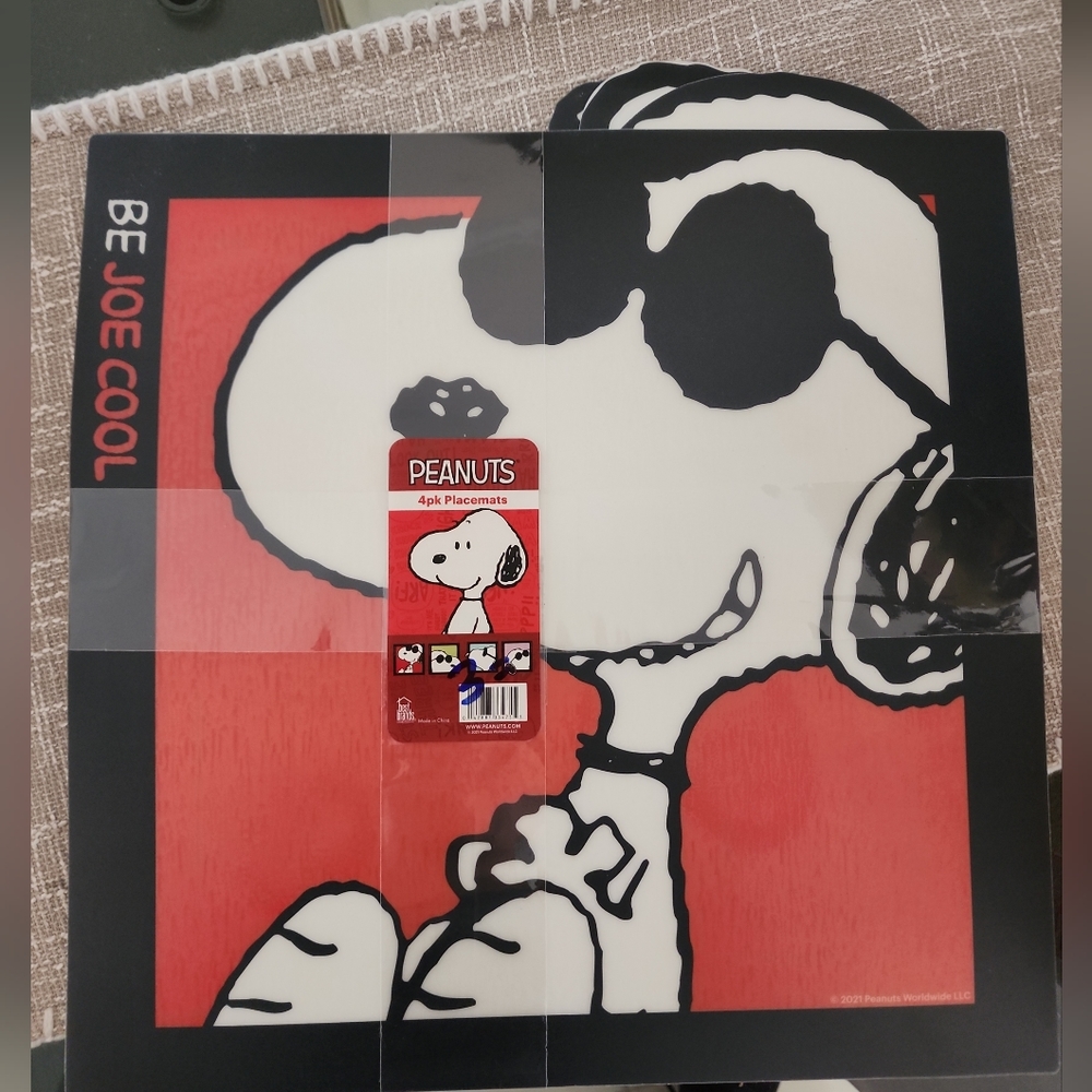 NWT Peanuts Snoopy 4 pk Kitchen Table Placemats Best Brands Red & Black